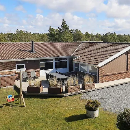 Five-bedroom Holiday In 18 펜션 Blåvand