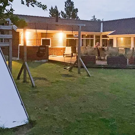 Five-bedroom Holiday In 18 펜션 Blåvand