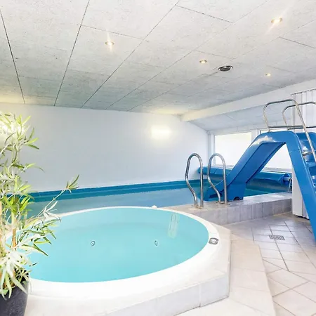 Five-bedroom Holiday In 18 펜션 Blåvand