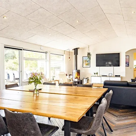 Five-bedroom Holiday In 18 펜션
