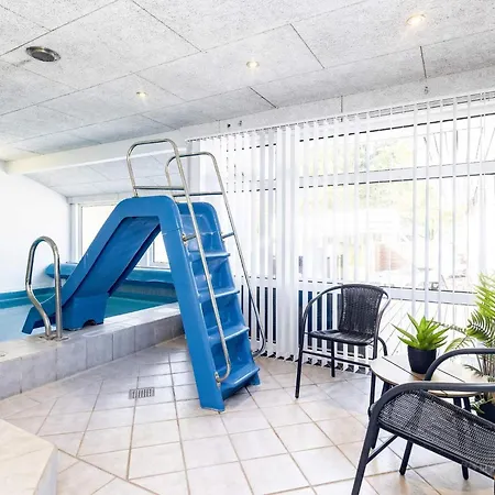 Five-bedroom Holiday In 18 펜션 Blåvand