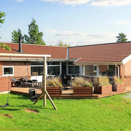 Five-bedroom Holiday In 18 Blåvand