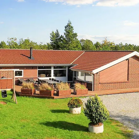 Five-bedroom Holiday In 18